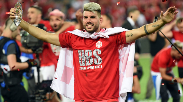 מנסה את מזלו במקצוע חדש. בן תורג'מן (צילום: ברני ארדוב)