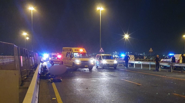 מזירת התאונה בכביש 57 (צילום: דוברות מד"א)