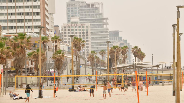 אובך בתל אביב (צילום: אבשלום ששוני)