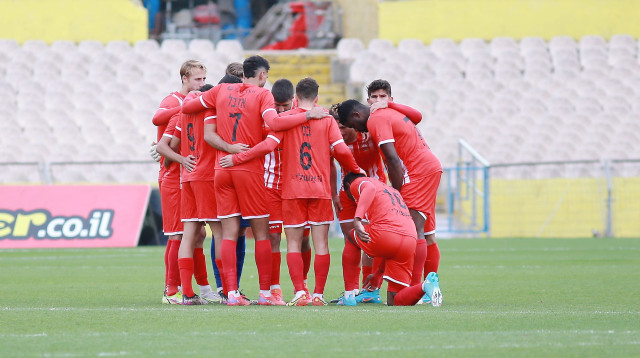 שחקני הפועל רעננה (צילום: קובי אליהו)
