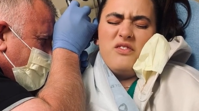 חשבה שיש לה דלקת אוזניים (צילום: צילום מסך טיקטוק)