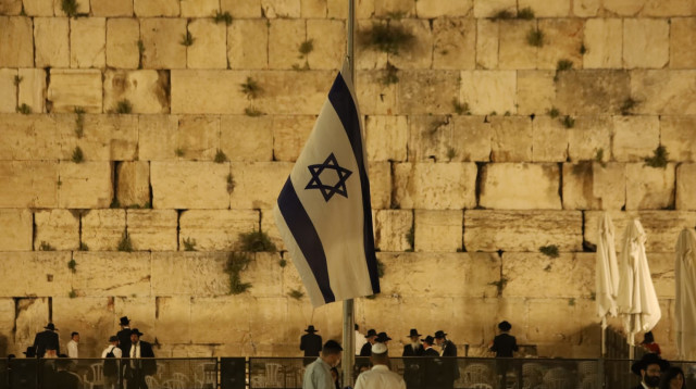 דגל ישראל הורד לחצי התורן, יום השואה תשפ"ב  (צילום: אלישיב רקובסקי/TPS)