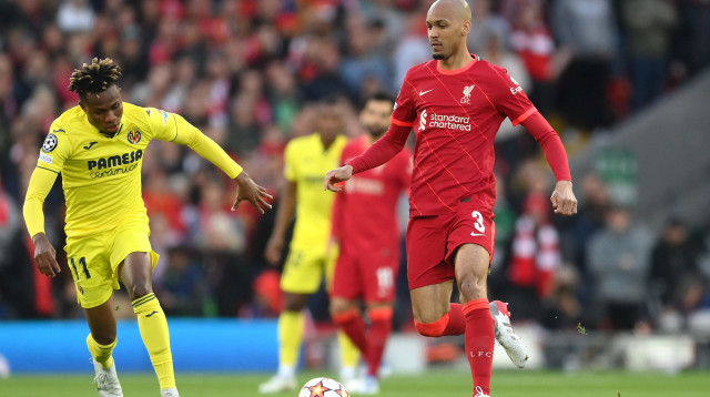 שחקן ליברפול פאביניו מול שחקן ויאריאל סמואל צ'וקווזה (צילום: GettyImages, David Ramos)