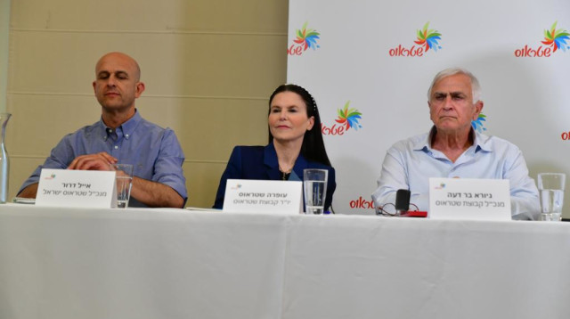 מסיבת עיתונאים של שטראוס (צילום: אבשלום ששוני)