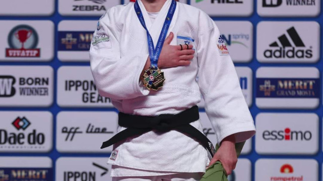 תמנע נלסון לוי עם מדליית זהב באליפות אירופה בג'ודו (צילום: אתר רשמי, איגוד הג'ודו)