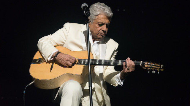 אנריקו מסיאס (צילום: Martin Lafit)