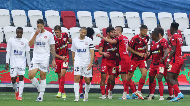 שחקני הפועל חדרה חוגגים (צילום: דני מרון)