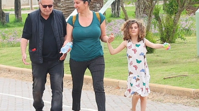 שלמה בראבא, אשתו שמר והבת שי (צילום: רפי דלויה)