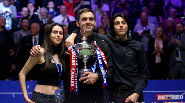 ערב מרגש במיוחד. אוסליבן עם ילדיו (צילום: GettyImages, ronnie o'sullivan)