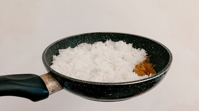 המתכונים של אפרת: אורז עם בצל (צילום: ליאל עזור)