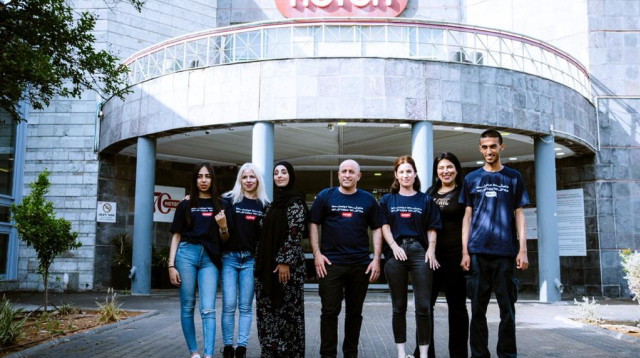 מימונה ועיד אל פיטר בחברת כתר (צילום: ארטיום ז׳יבטין)