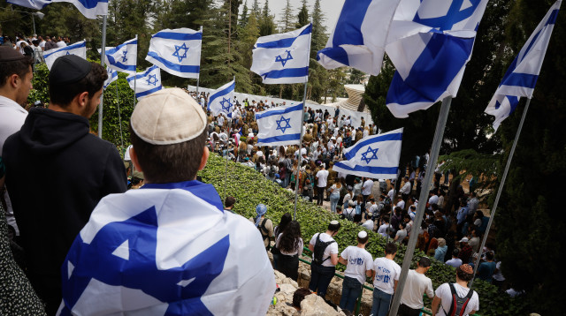 צפירת יום הזיכרון לחללי מערכות ישראל בהר הרצל (צילום: אוליבייה פיטוסי, פלאש 90)