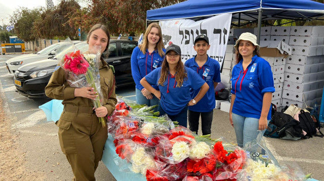 הנוער העובד והלומד, "זר לנופל" (צילום: משה כהן)