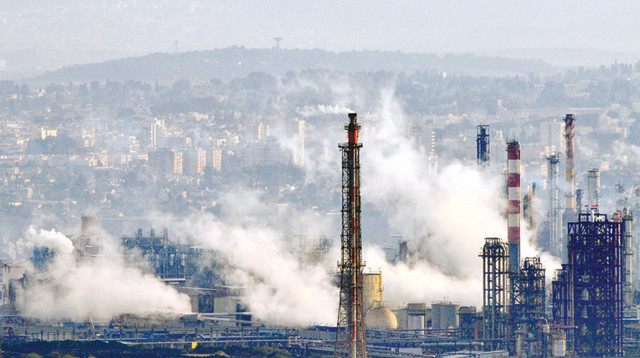 זיהום במפרץ חיפה (ארכיון)  (צילום: שי לוי, פלאש 90)