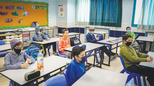 תלמידים בכיתה (ארכיון) (צילום: גרשון אלינסון, פלאש 90)