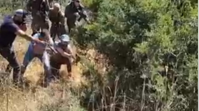 רגע לכידת המחבלים שביצעו את הפיגוע באלעד (צילום: צילום מסך,שימוש לפי סעיף 27א')