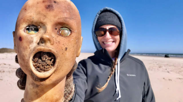 בובות מפחידות נסחפו לחוף בטקסס (צילום: University of Texas Marine Science Institute)