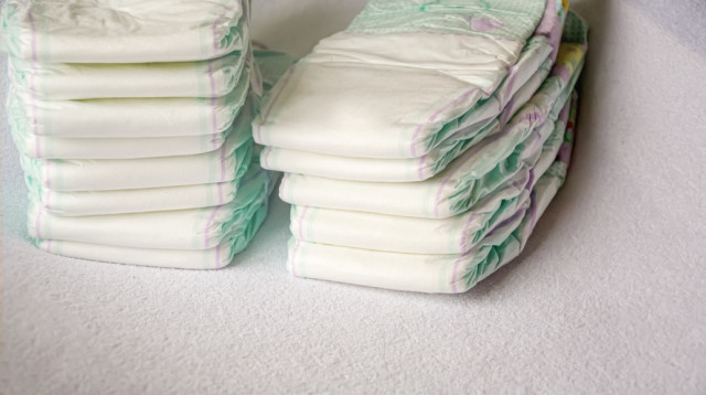 חיתולים למבוגרים (צילום: אינג'אימג')