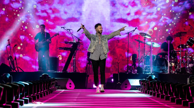 להקת מארון 5 בהופעת בכורה בישראל (צילום: גיא פריבס)