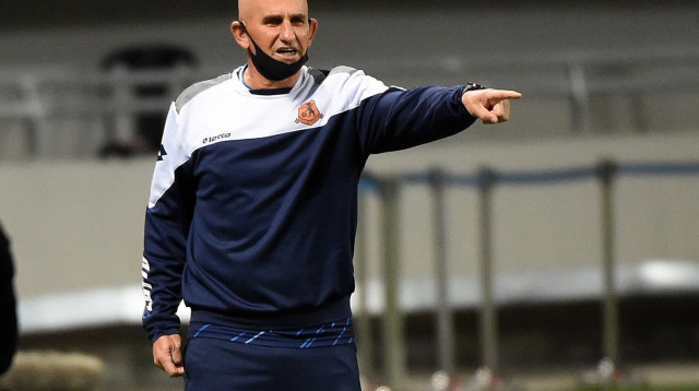 יעקב אסייג, מאמן בני יהודה (צילום: ברני ארדוב)