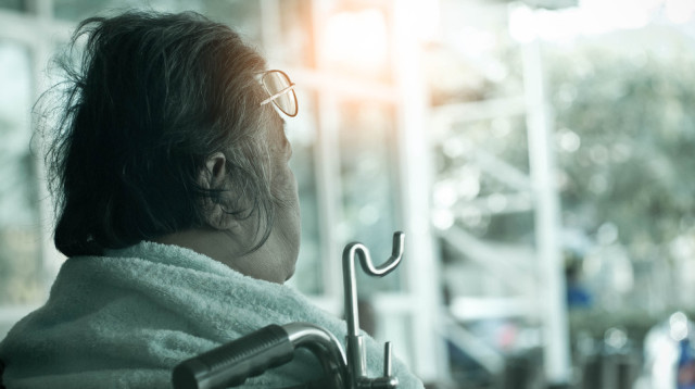 אישה זקנה, אילוסטרציה (צילום: אינג'אימג')