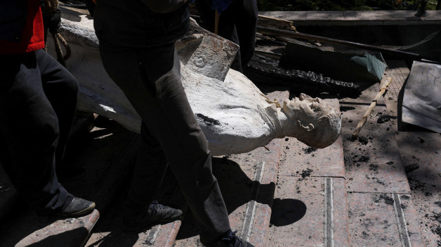 פסל שנפגע במלחמה באוקראינה (צילום: REUTERS/Ricardo Moraes)