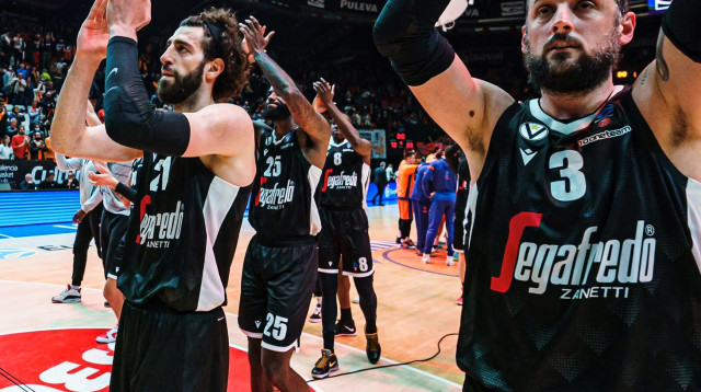 שחקני וירטוס בולוניה מרקו בלינלי וטוקו שנגליה (צילום: אתר רשמי, הטוויטר של וירטוס בולוניה)