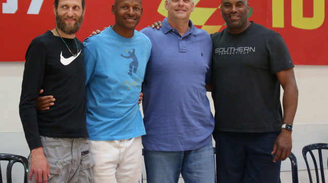 כוכבי הכדורסל סקוט בורל, נדב הנפלד, ריי אלן ודורון שפר (צילום: אודי ציטיאט)