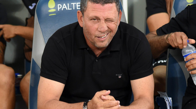 ניר קלינגר מאמן הפועל חיפה (צילום: ברני ארדוב)