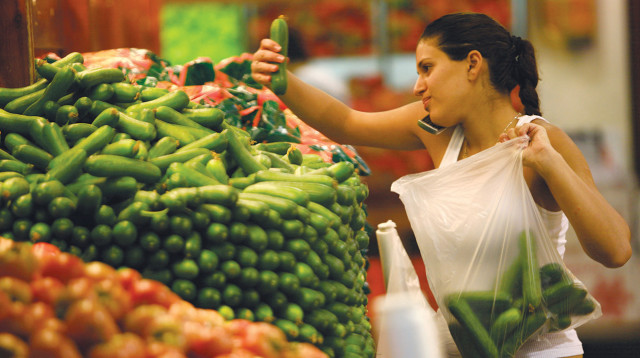שקיות בסופר  (צילום: נתי שוחט, פלאש 90)