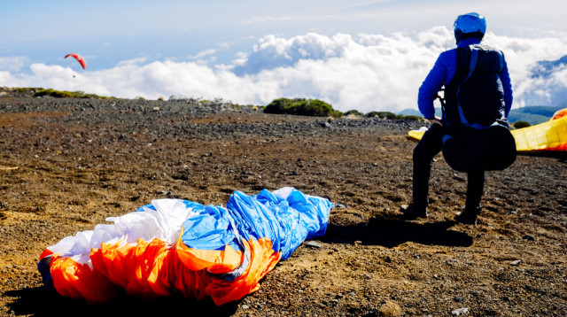 צעירה נפלה אל מותה בגלל כשל בפתיחת המצנח (צילום: אינג'אימג')