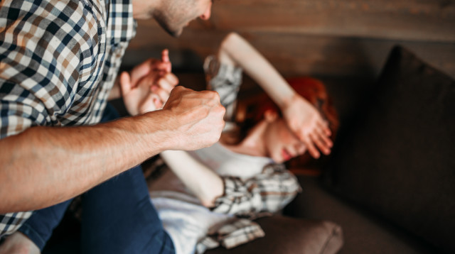 כל מה שצריך לדעת על התמודדות עם אלימות בתוך המשפחה  (צילום: envato)