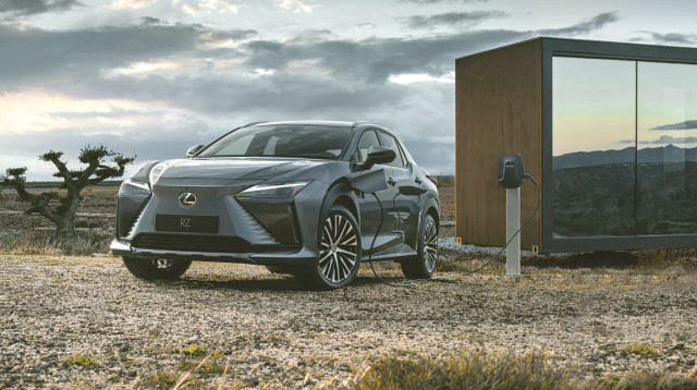 לקסוס RZ450e (צילום: באדיבות היצרן)