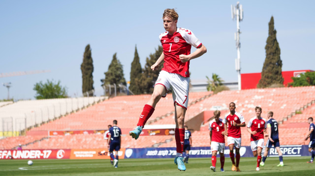 הדנים חוגגים באצטדיון רמת גן (צילום: רויטרס)