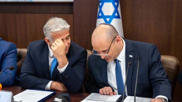 בנט ולפיד (צילום: אוליבייה פיטוסי, פלאש 90)