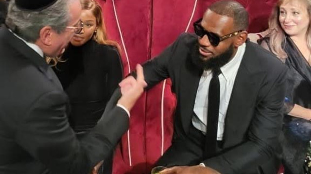 לברון ג'יימס בחתונה יהודית – חרדית בניו יורק (צילום: צילום מסך, מתוך טוויטר)