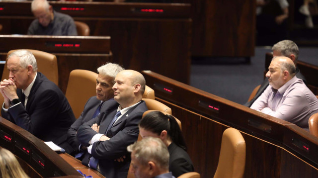 ראש הממשלה בנט ושרי הממשלה במליאת הכנסת (צילום: מרק ישראל סלם)