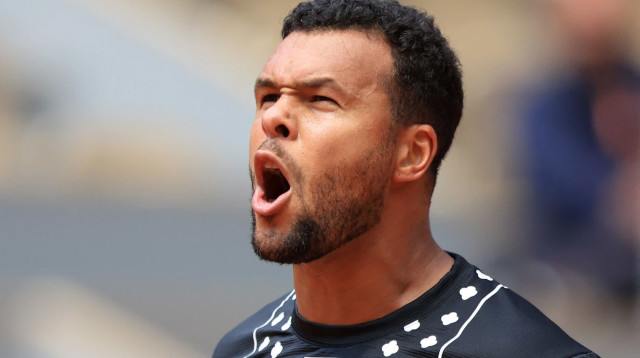 נפצע ולא הצליח לעצור את הדמעות. צונגה (צילום: רויטרס)