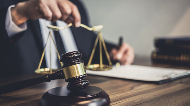 בקשה לייצוגית נגד עיריית צפת: "גבתה חובות בריבית דריבית" (צילום: envato)