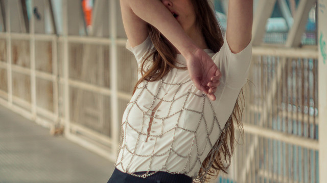 חולצה של המעצבת ליאור רז. מחיר: 300 שקלים (צילום: טניה בולוטניקוב)