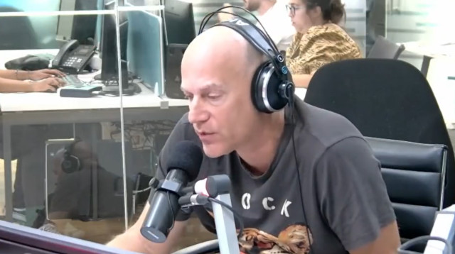 גיא פלג באולפן 103FM (צילום: 103FM)