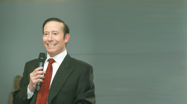 אדם מילשטיין (צילום: Jonah Light)