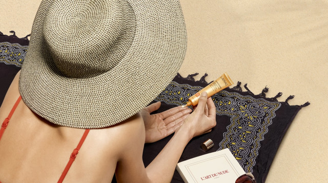 משקפי שמש, כובע וקרם הגנה. מאסט. צילום באדיבות ליראק פריז (צילום: אסף לוי)