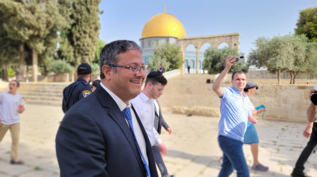 ח"כ איתמר בן גביר בהר הבית (צילום: מנהלת הר הבית)