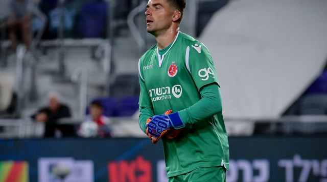 ארנסטס שטקוס, שחקן הפועל תל אביב (צילום: אריאל שלום)