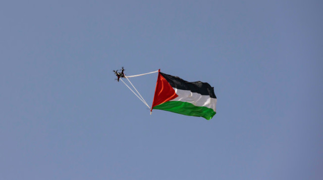 רחפן עם דגל פלסטין במצעד הדגלים (צילום: אוליבייה פיטוסי, פלאש 90)
