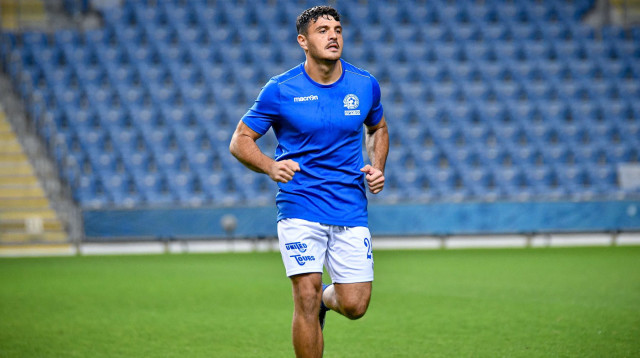 ינון אליהו שחקן מכבי פתח תקוה בחימום (צילום: אריאל שלום)