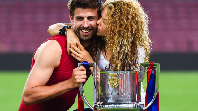 ג'רארד פיקה עם בת זוגו שאקירה (צילום: GettyImages, David Ramos)