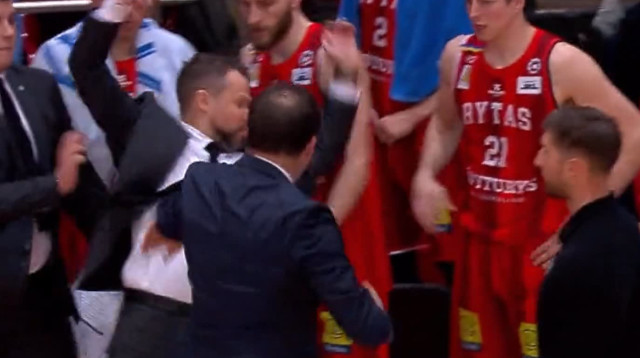 אירוע חריג ומכוער (צילום: צילום מסך, מתוך שידור הטלוויזיה)