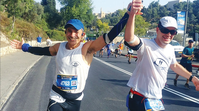 מתן רוטשטיין (מימין) ד"ר ראובן ישי (משמאל) (צילום: יוגב שמיר)